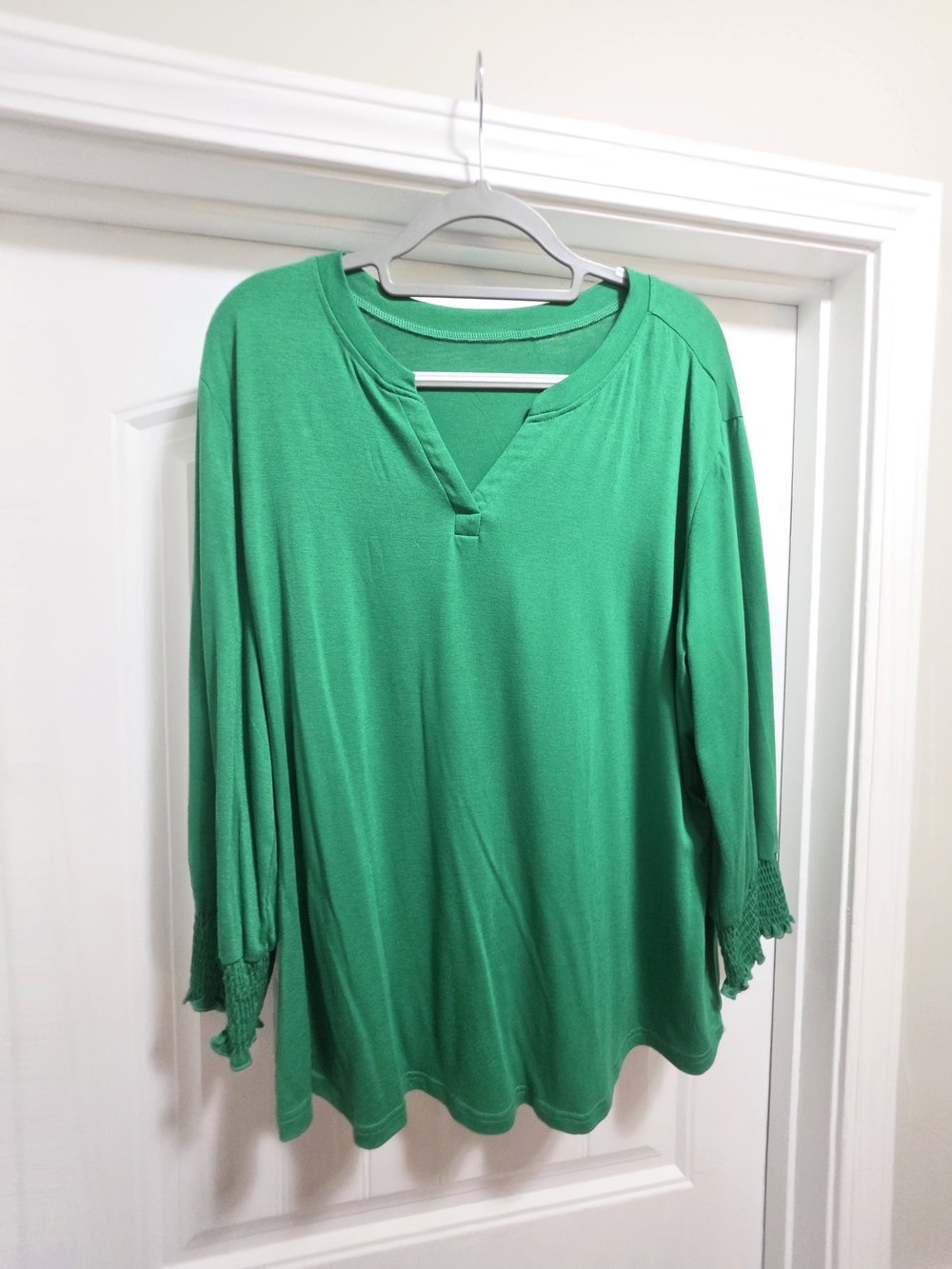 Relaxed Green V-Neck Tunic with 3/4 Sleeve Detail